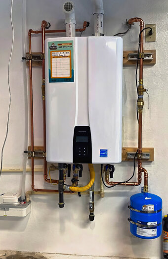 https://northbeachhotwater.com.au/uploads/2025/06/instant-hot-water-systems-42978.jpg
